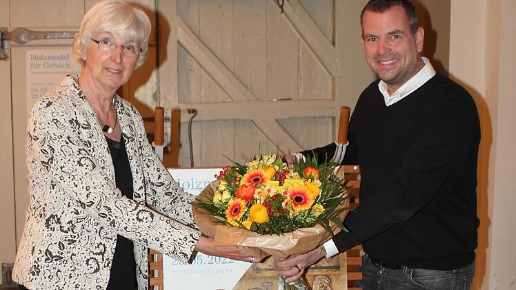 Sammlerin Maria Schmitz und Bürgermeister Anton Schick bei der Eröffnung der Ausstellung. Foto:  Marcel Bühner