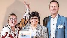 Iris Beuerlein-Gehring (von links), Elisabeth Müller-Förtsch und Bürgermeister Michael Ziegler bei der Preisverleihung.