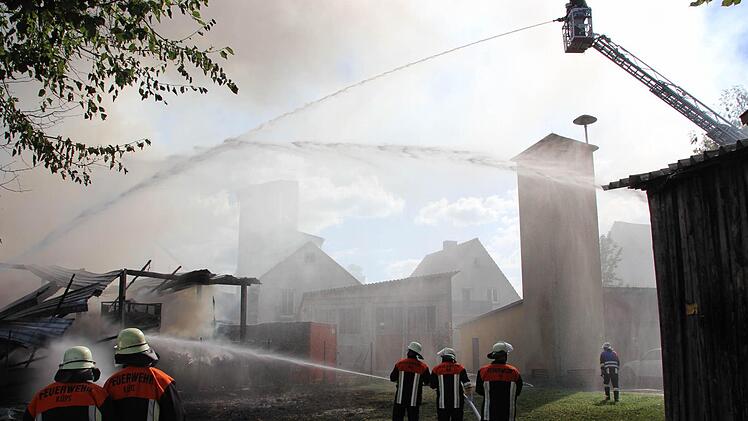 Der Rauch war von Weitem zu sehen.  Foto: Friedwald Schedel