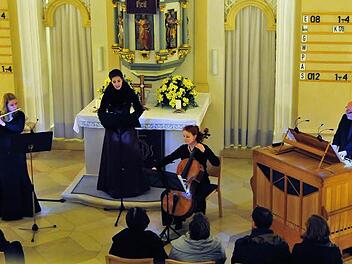 Hommage an Händel (von links): Hannah Liebler (Querflöte), Stephanie Krug (Sopran), Johanna Eras (Cello) und Dekanatskantor Ingo Hahn (Orgel) beim zweiten Abend der Kulmbacher Kirchenmusiktage in der Spitalkirche  Foto: Stephan Herbert Fuchs