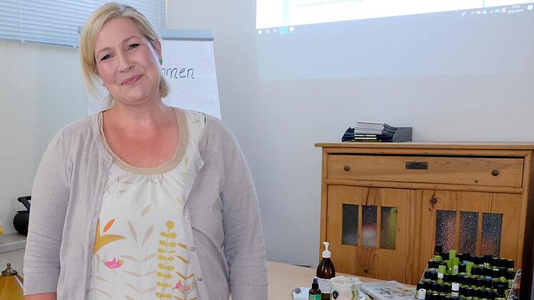 Aromaexpertin Nicole Müller erklärte wie Düfte eingesetzt werden können.  Foto: Margrit Höhn