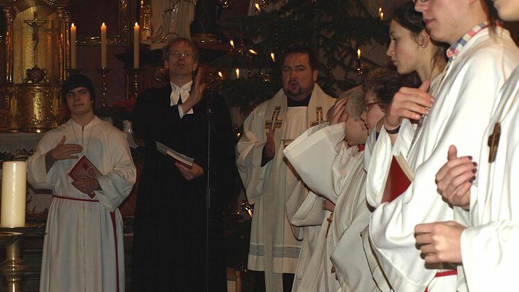 Hans-Christian Neiber und Pfarrer Michael Erhart segneten im ökumenischen Geist ihre Gemeindemitglieder zum Neuen Jahr.