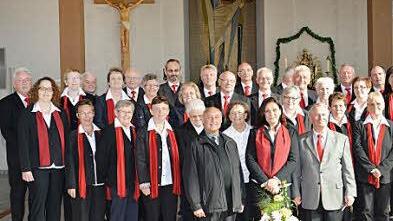 Der Kirchenchor mit seiner neuen Leiterin Natalia Romanetzkyi.