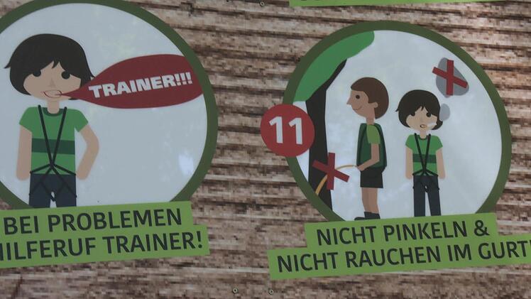 Im Kletterwald bei Veilbronn müssen Besucher darauf hingewiesen werden, dass sie im Klettergurt nicht pinkeln dürfen.  Foto: Josef Hofbauer