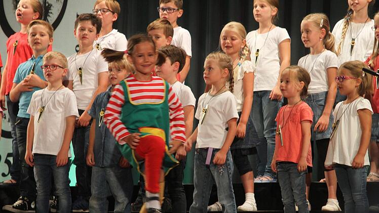 Die Wallburgspatzen bei ihrem Lied "Pippi Langstrumpf" Fotos: Günther Geiling