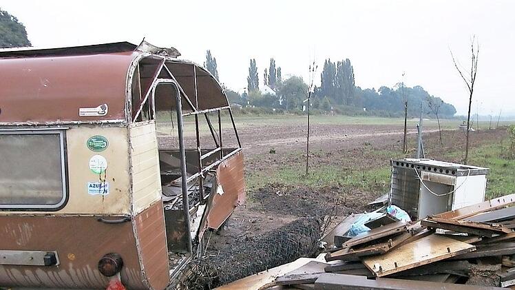 Das Wasser hinterließ Spuren der Verwüstung.  Foto: FT-Archiv
