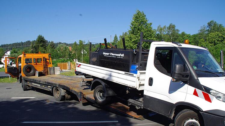 Die Bergung des Kippers war nicht einfach. Foto: Marco Meißner