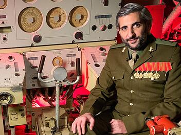 Michel Abdollahi modertiert seine 100. Sendung "K&auml;pt'ns Dinner" im NDR.