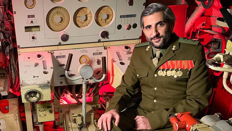 Michel Abdollahi modertiert seine 100. Sendung "K&auml;pt'ns Dinner" im NDR.