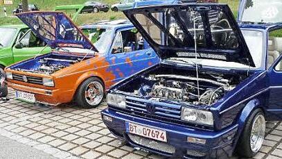 Die Freunde getunter Autos kommen auf ihre Kosten.