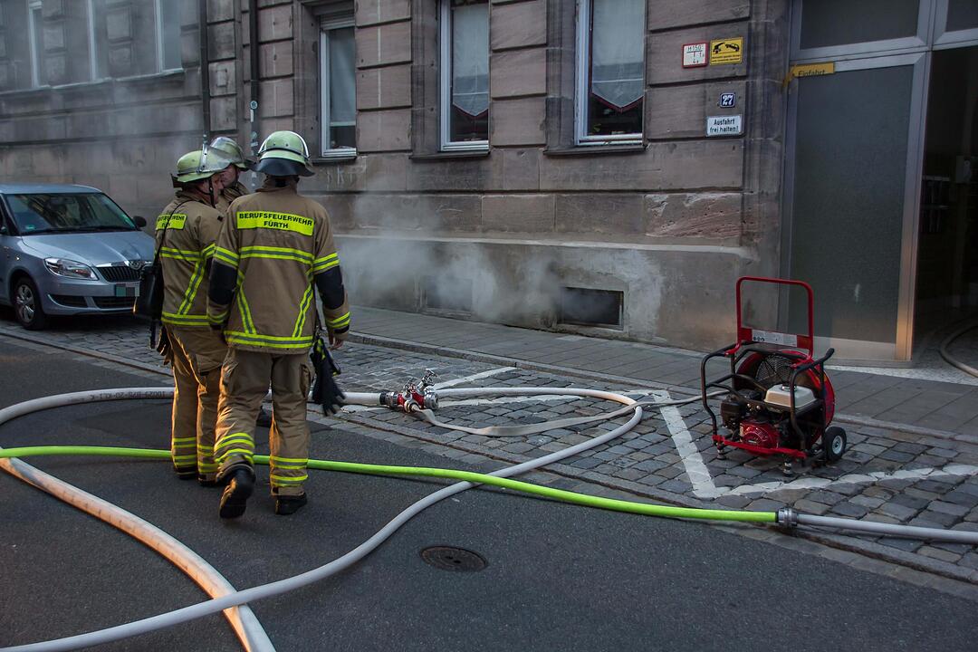Fürth: Kellerbrand in Mehrfamilienhaus