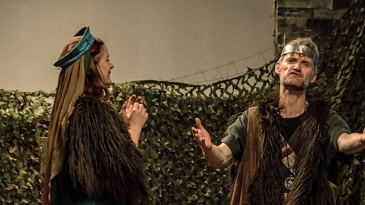 Drama um Mord und Intrigen: Szene aus der Aufführung von William Shakespeares Drama "Macbeth" durch die American Drama Group Europe im Kongresshaus.Foto: Jochen Berger