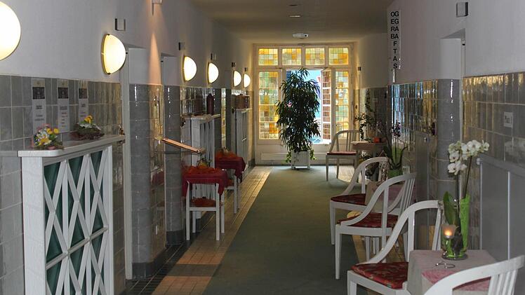 Laut Wirtschaftsförder Michael Wieden müssen die denkmalgeschützten Mittelgänge erhalten bleiben. Fotos: Thomas Mäuser (1), Ralf Ruppert (2)