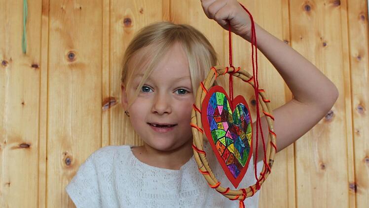 Lotta Löffler, 6 Jahre: "Meine Mama legt sich immer zu mir ins Bett bis ich eingeschlafen bin und erzählt mir eine Geschichte."