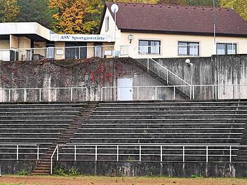 In die Jahre gekommenes Sportzentrum Gaustadt: Seit den 70er Jahren wurde hier wenig investiert  Fotos: Ronald RInklef