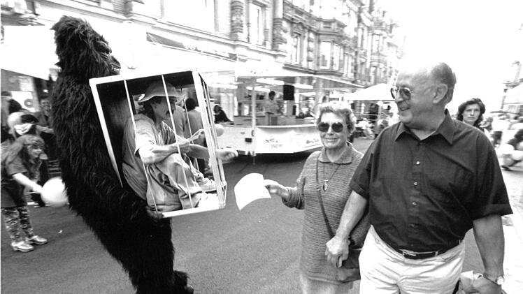 Viele Aktionen gab es 1998 zur Einweihung der grundlegend umgestalteten Mohrenstraße in Coburg.Foto: Archiv/Hagen Lehmannn