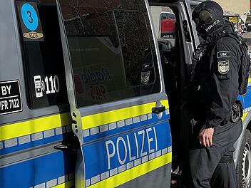 USK-Einsatz in Nürnberg: Person verschanzt sich mit Waffe in Wohnung