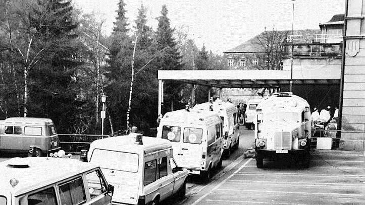 Bilder aus alten Zeiten: Am 29. Februar 1984 ging der große Umzug an den Bruderwald über die Bühne . Foto: Sozialstiftung