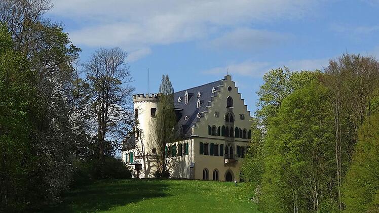 Schloss Rosenau im Frühling Foto: Jochen Berger