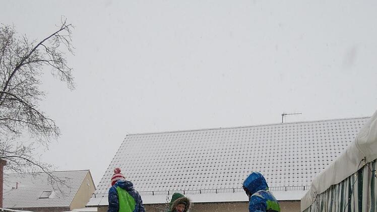 Kinder hatten im Schnee ihren Spaß. Foto: Doris Bauer