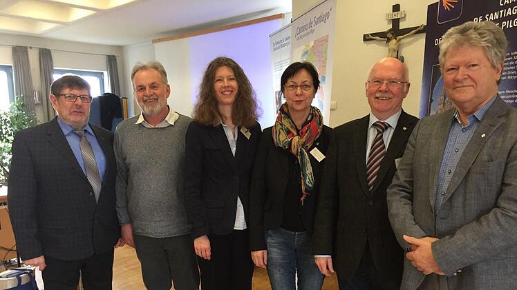 Das aktuelle Pr&auml;sidium der Fr&auml;nkischen Sankt Jakobusgesellschaft (von links) Sekret&auml;r Michael Weilnhammer, Beisitzer Dieter Sawinsky und Daniela Ruhrmann, Schatzmeisterin Irmgard Weing&auml;rtner, Pr&auml;sident Joachim R&uuml;hl und Vizepr&auml;sident Dietrich Preiser. Fr&auml;nkische Sankt Jakobusgesellschaft