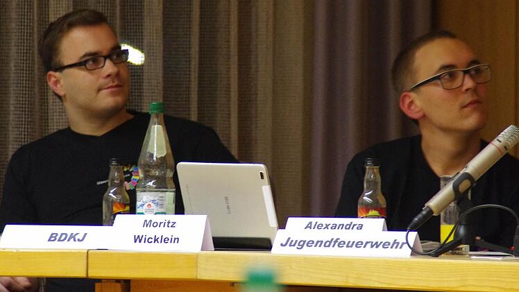 Sebastian Görtler (l.) und Moritz Wicklein informierten die Versammlung über aktuelle Themen und die Förderung. Foto: Marco Meißner