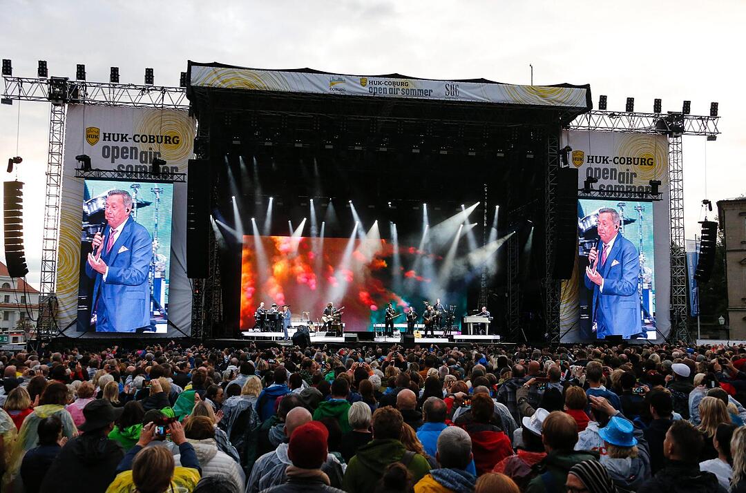 Toller Typ, tolle Band: Roland Kaiser und seine Musiker sorgten für eine ausgelassene Partystimmung auf dem Coburger Schlossplatz
