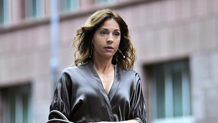 Ulrike C. Tscharre spielt Nina Hausen, Ex-Prostituierte und Chefin einer Begleitservice-Agentur.