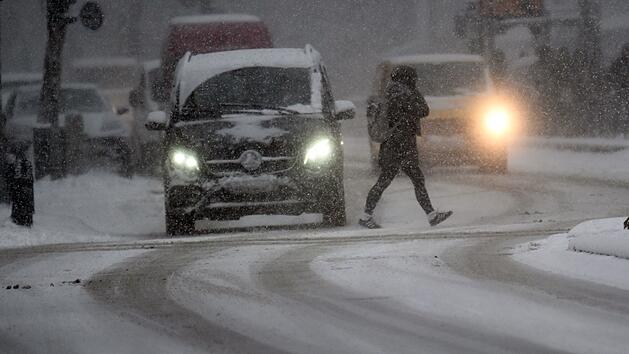 Sturmtief "Elli" bringt ab dem 9. Januar 2026 Schnee und st&uuml;rmischen Wind nach Deutschland, was in vielen Regionen zu Verkehrseinschr&auml;nkungen und Zugausf&auml;llen f&uuml;hrt.