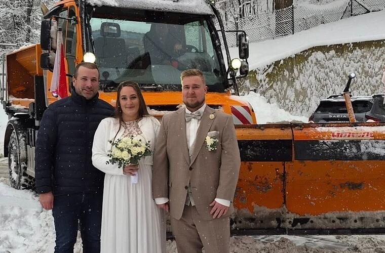 Hochzeit in Schonungen gerettet - Bürgermeister kommt mit Schneepflug