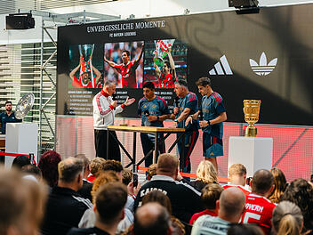 Fu&szlig;balllegenden bei Adidas