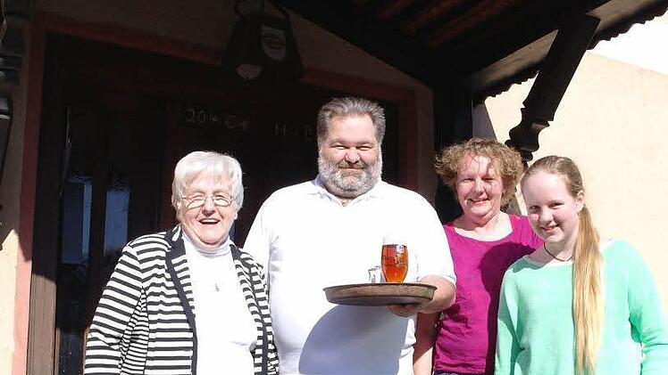 Jürgen Kessler, Inhaber und Wirt des Gashauses Postkutsche in Kothen, kann sich auf seine Familie verlassen.  Foto: Stephanie Elm