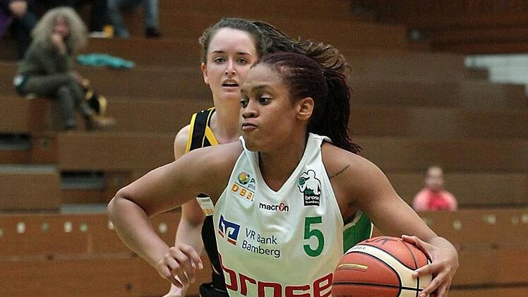 Jamiyah Bethune (vorn) f&uuml;hrte das Bamberger Team in Keltern zum Sieg. Foto: sportpress