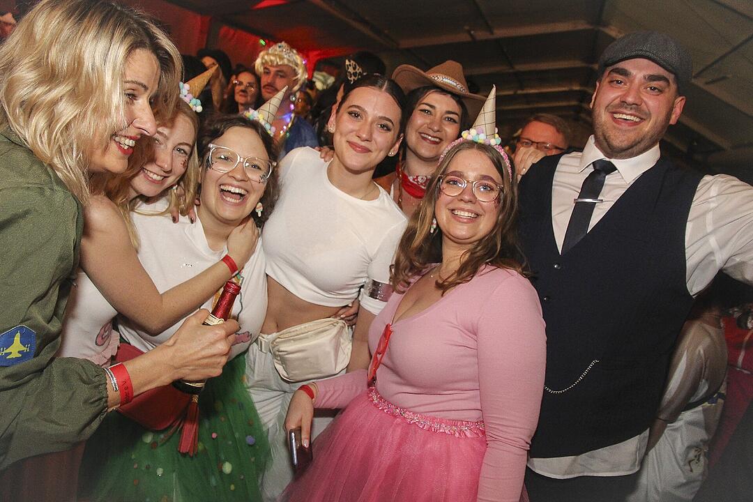 Super Stimmung beim Meeder Zeltfasching 2025!