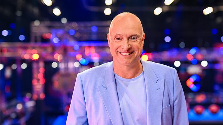 Für viele deutsche Basketball-Fans ist Reporter Frank Buschmann Kult. Inzwischen in Sky-Diensten, kehrt er für die Euro 2025 an den Basketball-Court zurück.