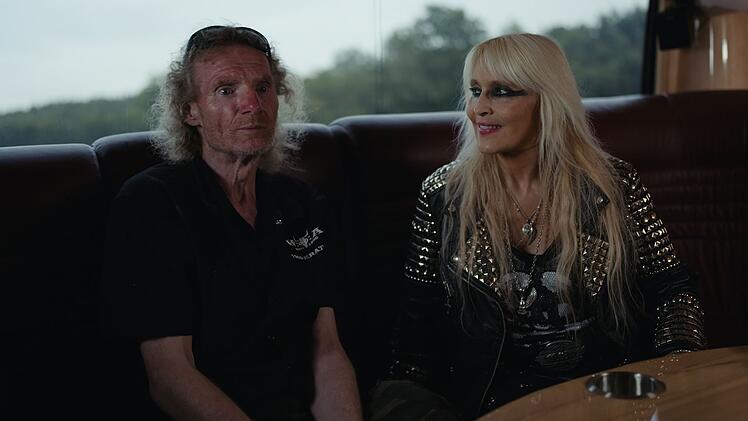 Die Freundschaft ist noch aus den alten Tacken: In "Wacken - Hearts Full of Metal" sind Doro Pesch und Holger H&uuml;bner gemeinsam vor der Kamera.