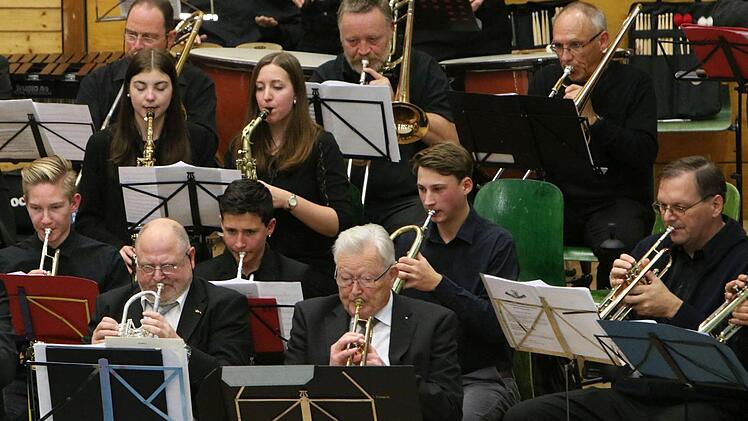 Impresionen vom Sinfoniekonzert in der Franz Goebel Halle Rödental mit dem Jugendorchester Rödental und dem Orchester der Musikfreunde NeustadtFoto: Jochen Berger