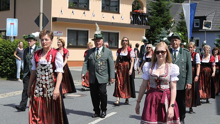 Impressionen vom Schützenumzug in Wallenfels. Foto: Michael Wunder