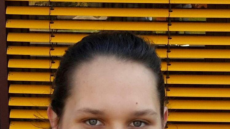 Die 15-jährige Celina Brand hat auf dem Parcours gemerkt, "dass das Rollstuhlfahren gar nicht so einfach ist, wie es aussieht. Wir sollten mehr Respekt vor den Behinderten haben", hat sie sich auf Grund dieser Erfahrung für die Zukunft vorgenommen. Foto: Rolf Pralle
