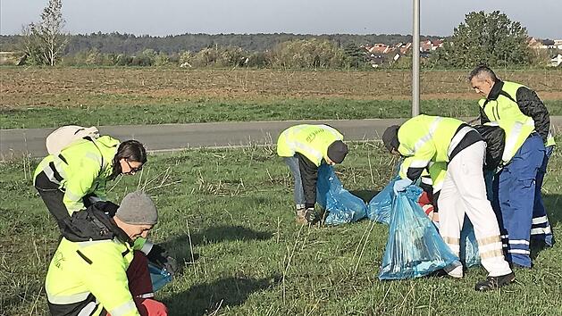 Mitarbeiter von drei Knetzgauer Firmen im Einsatz f&uuml;r die gute Sache Foto: privat