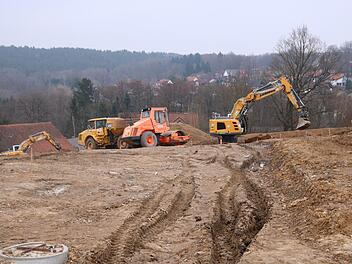 Das Baugebiet "Alte Allee", das sich im Anschluss an das Thurnauer Awo-Seniorenheim in der Kirschenallee befindet, wird jetzt erschlossen. Fotos: Alexander Hartmann