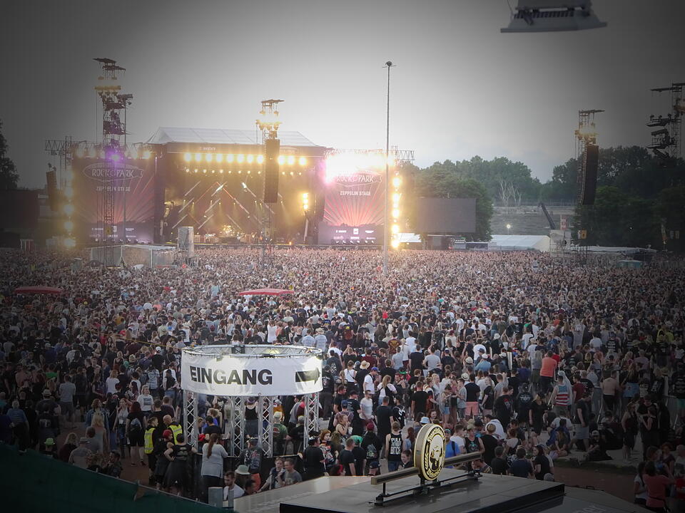 Stimmung vor den Stages bei Rock im Park