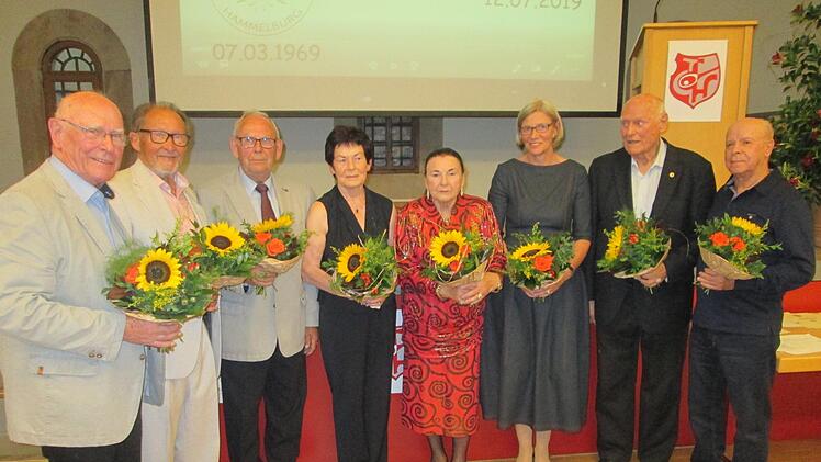 Dank an die Gründungsmitglieder Heribert Schilling, Heinz Schultheis, Edgar Hirt, Hannelore Rohrsetzer, Zita Zeier, Sabine Schulte, Winfried Benner und Edgar FeserFoto: Winfried Ehling