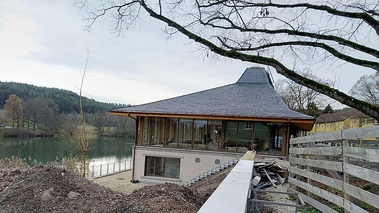 Blick auf das fast fertiggestellte Bürgerhaus WüstenahornFoto: Jochen Berger