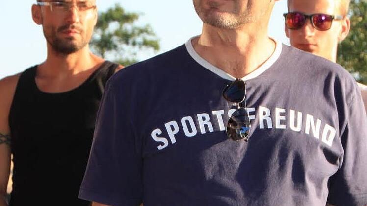 Oliver Hofmann mit der Pelzmütze des Grafen von Giech Foto: Matthias Einwag