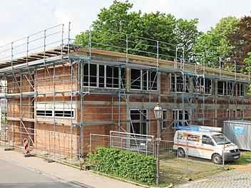 Der Schwerpunkt bei den städtischen Investitionen: Das Betreuungsgebäude für Grundschulkinder, wo schon Installation des Innenausbaus erfolgen. Die Eröffnung soll nach den Allerheiligenferien erfolgen. Foto: Ralf Kestel