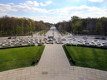 Tausende Taxifahrer demonstrierten in Berlin. Mitten unter ihnen Taxiunternehmer Michael Höllein aus Coburg. dpa
