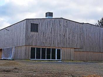 Kritik gab es am Bau der Ballsporthalle in Weisendorf.