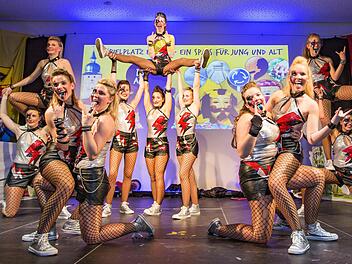 Die Gardemädels boten eine mitreißende Show.  Fotos Rudolf hein
