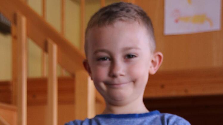 Niclas (5) aus dem Hammelburger Kindergarten St. Michael hat sich an Holzarbeiten ausprobiert. Foto: Teresa Hirschberg